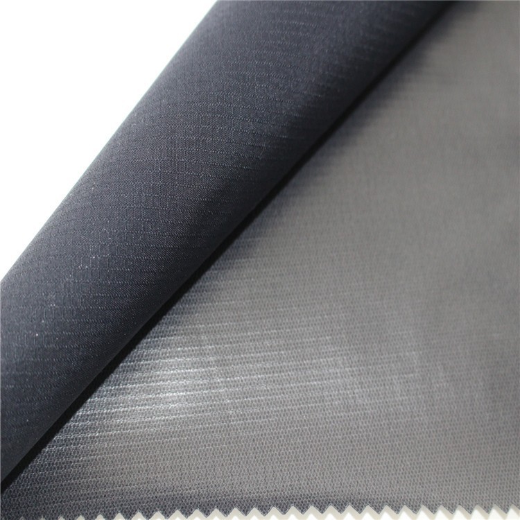 Poliester ehundutako ehun birziklatua