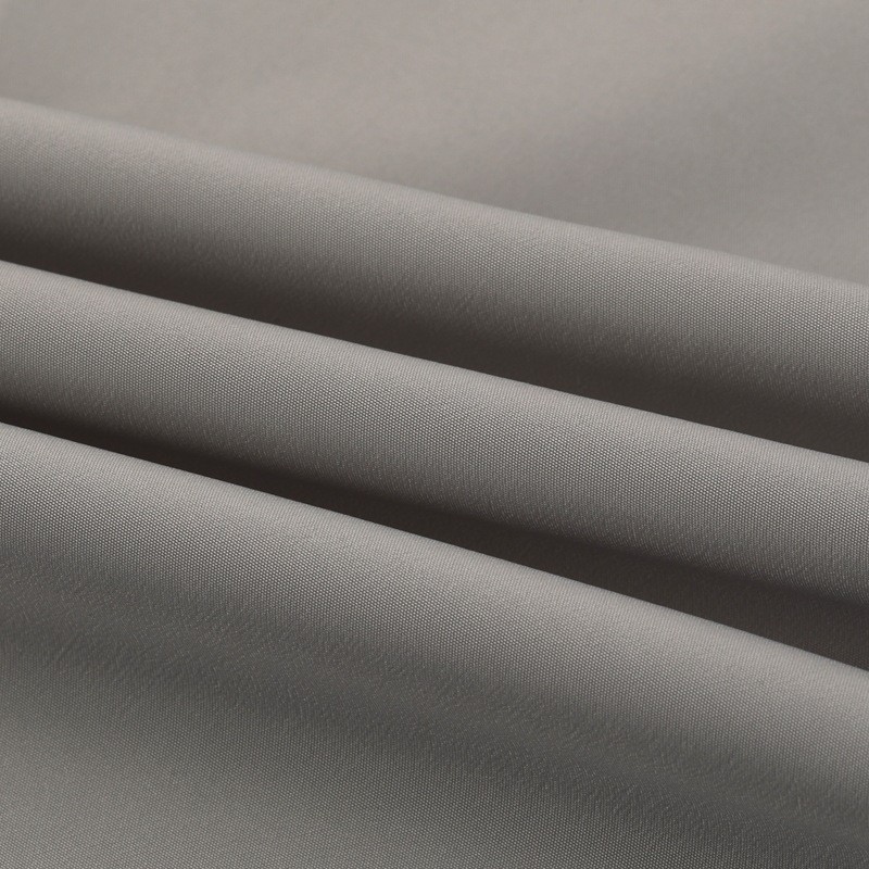 Birziklatutako ura uxatzen duen poliester ehuna